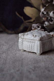 白い陶器合わせ-porcelain pot