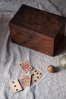ダークネスに蠢く木肌-antique wood box