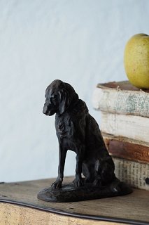 一呼吸、ポーズを決めた犬-bronze dog objet