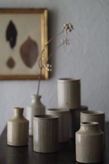 灰褐色と砂色の考察-pottery ink pot,mustard pot