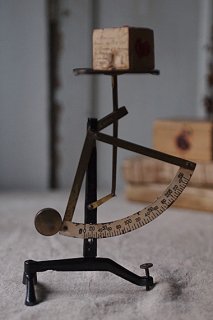 簡潔無為な秤-balance scale