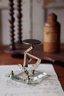 グラム表記レタースケール-antique letter scale