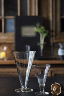 逆円錐型ガラスビーカー-antique glass beaker