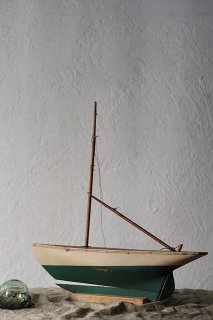 風受け走る帆船-antique ship objet