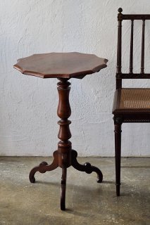 ヴィクトリアンデザートテーブル-antique tilt top side table