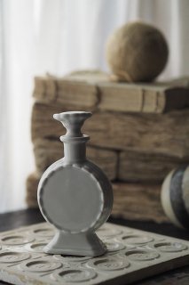 円天たまゆら間に見つめる時-antique pottery  perfume bottle