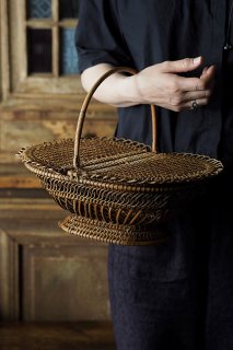蓋バタフライ編み籠-antique sewing basket