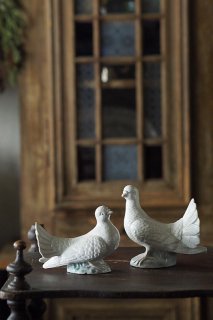 睦まじき白鳩二羽-vintage or antique pottery pair pigeon objet