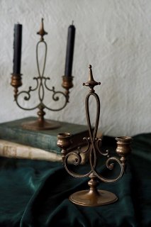 曲と粒続く燭台ペア-antique pair bronze candlesticks