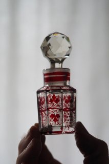 小さな赤い葡萄-antique glass perfume bottle