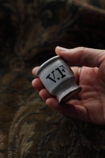 白釉と文字に目が止まる小さな器-antique pottery ointment pot