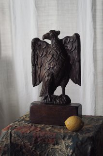 睨む目 雄々しく鷲木彫-antique wood caving eagle objet