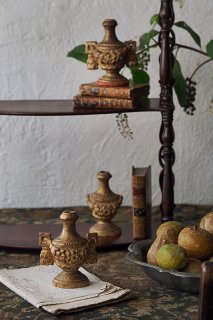 イタリア木彫 花綱と壺オブジェ-antique trio wood pot objet