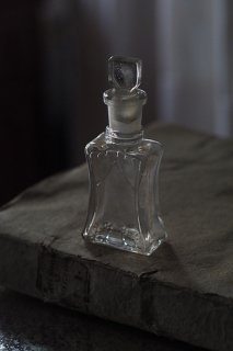 アール・ヌーヴォーの小花 香水瓶-antique perfume glass bottle