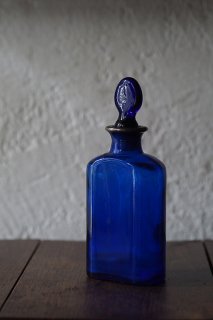 青に呑まれる香水瓶 No.1-antique blue glass perfume bottle