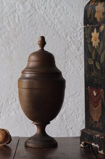 すっくと立つ木製壺-antique wood pot
