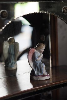 お祈りの天使-antique pottery angel