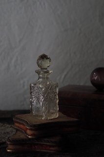 イギリスの香水瓶-antique perfume bottle