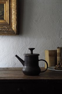 モダンなフォルムのポット-vintage pottery pitcher
