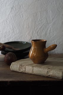 明るい色が呼ぶよ、大地の黄土-antique pottery milk pan