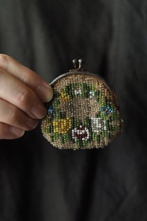 手の中にビーズのお花-antique beads coin purse