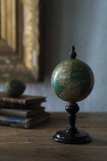 小さな地球儀-antique globe