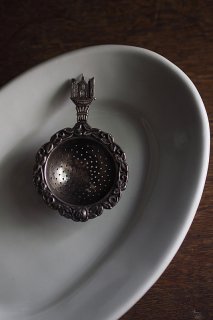 薔薇囲むティーストレーナー-antique tea strainer