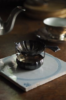 回転式ティーストレーナー-antique tea strainer