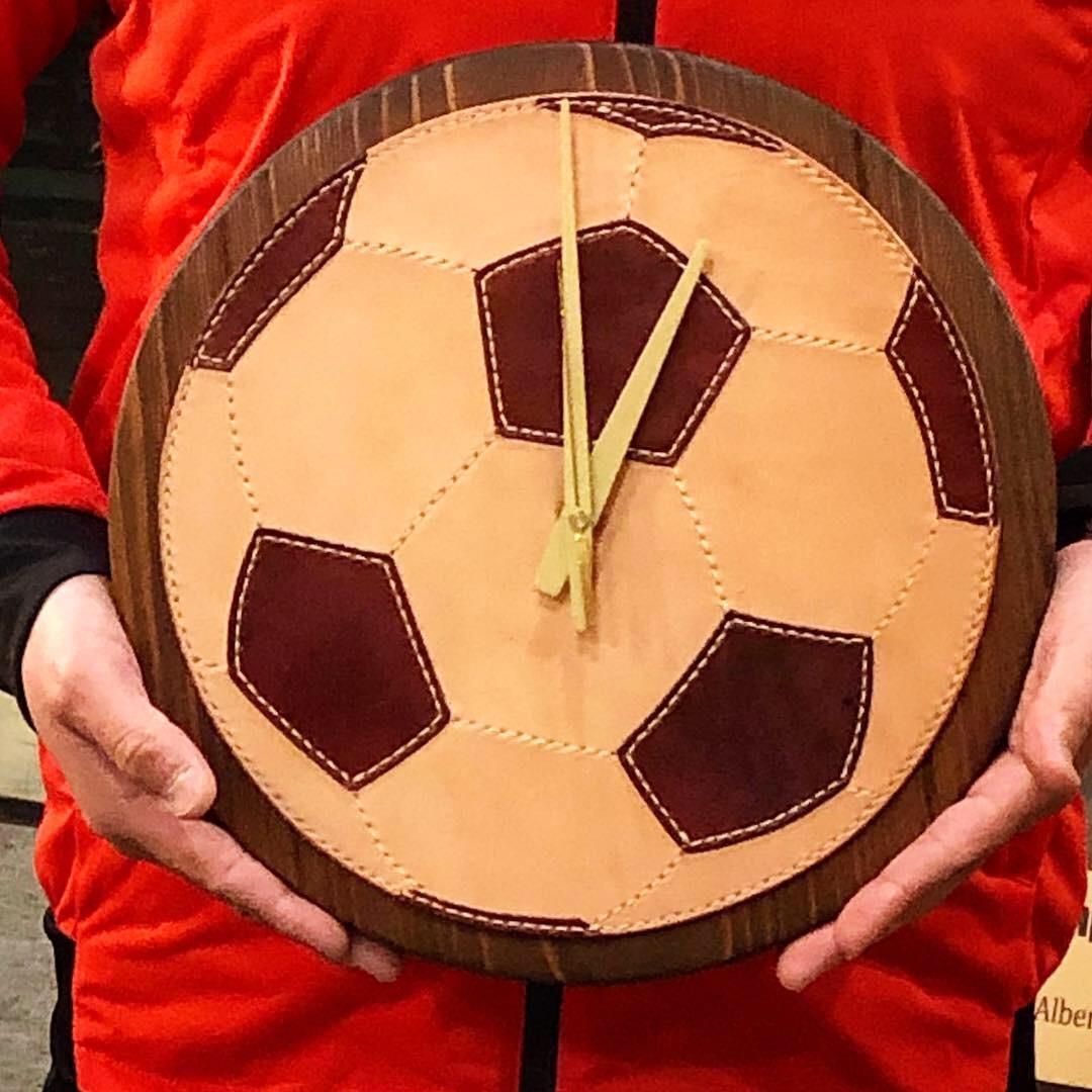 本革 サッカーボール 掛け時計 - メンズファッション・革製品