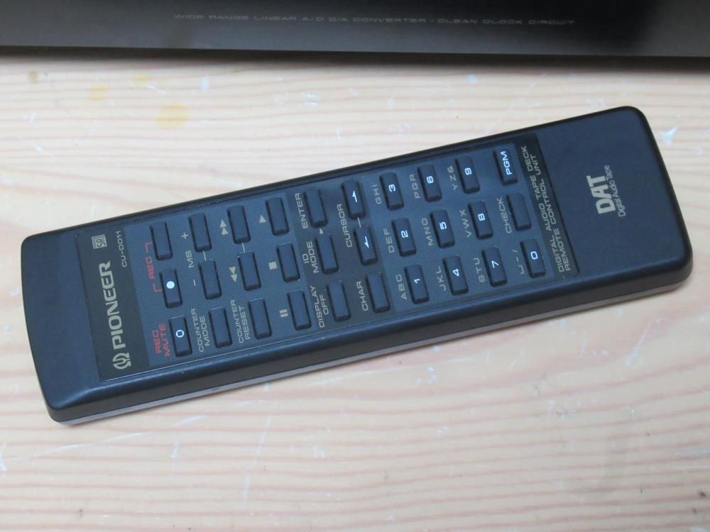 中古】 PIONEER DATデッキ D-05 リモコン・取説付き 【送料無料 中古】 PIONEER DATデッキ D-05 リモコン・取説付き 【送料無料