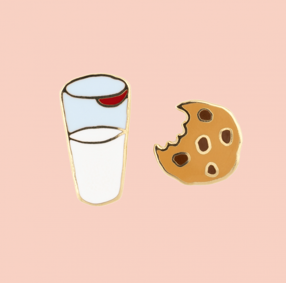<img class='new_mark_img1' src='https://img.shop-pro.jp/img/new/icons1.gif' style='border:none;display:inline;margin:0px;padding:0px;width:auto;' />Cookie & Milk Pins Set