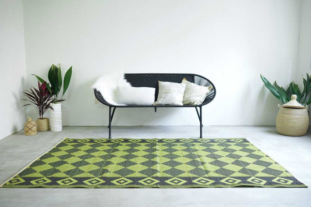 PLASTIC RUG (L)