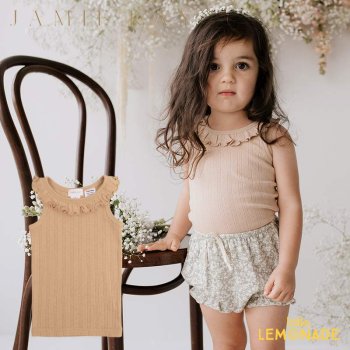 <img class='new_mark_img1' src='https://img.shop-pro.jp/img/new/icons1.gif' style='border:none;display:inline;margin:0px;padding:0px;width:auto;' /> 【Jamie Kay】  ORGANIC COTTON POINTELLE FRILL SINGLET - CHAI  【1歳/2歳/3歳】 トップス タンクトップ 22SS