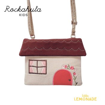 <img class='new_mark_img1' src='https://img.shop-pro.jp/img/new/icons1.gif' style='border:none;display:inline;margin:0px;padding:0px;width:auto;' />【Rockahula Kids】 Cosy Cottage Bag-BROWN  (G2001B)  コージー コテージ バッグ ポシェット 肩掛けかばん ハウス型  23AW