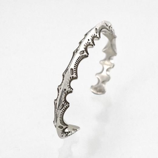 インディアンジュエリー　レイアダカイ　ジグザグトライアングルバングル 130mm】ジグザグトライアングルバングル By Ray Adakai - インディアン