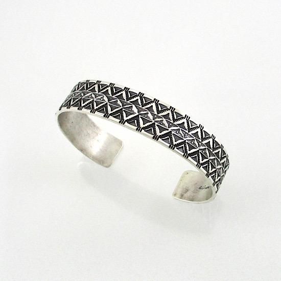 インディアンジュエリー　Gary reeves  スタンプワーク　バングル インディアンジュエリーGary reeves スタンプワークバングル