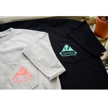 <img class='new_mark_img1' src='https://img.shop-pro.jp/img/new/icons24.gif' style='border:none;display:inline;margin:0px;padding:0px;width:auto;' />ڴָ10OFFSandia LOGO TEE