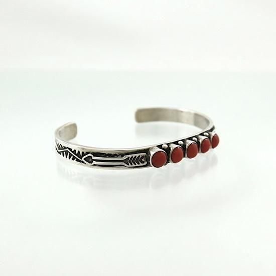 138mm】コーラルバングル By Darrell Cadman - インディアンジュエリー