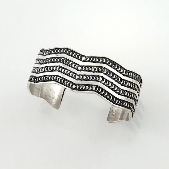 インディー/エイドリアンリーブスロング作4面スタンプトライアングルバングル 4面スタンプバングル | バングル,シルバーバングル | インディアン