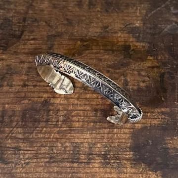 デルバートゴードン チゼルワーク 4面スタンプ ヘビーゲージ バングル