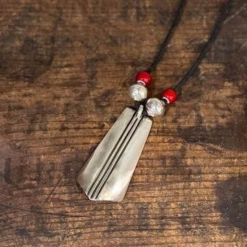 184 ブラックオニキスとクレイジーホースのなネックレス　ナバホパール付き 184 ブラックオニキスとクレイジーホースのなネックレス ナバホ