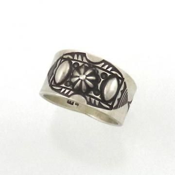 <img class='new_mark_img1' src='https://img.shop-pro.jp/img/new/icons14.gif' style='border:none;display:inline;margin:0px;padding:0px;width:auto;' />24ۥܥ By Edison Sandy Smith ESS