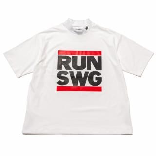 <img class='new_mark_img1' src='https://img.shop-pro.jp/img/new/icons13.gif' style='border:none;display:inline;margin:0px;padding:0px;width:auto;' />RUN SWG MOCK NECK TEE, WHITE