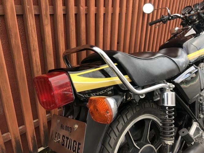 タンデムグラブバー ペイントブラック ARCHIロングテールカウル専用 Z900RS/CAFE-PMC公式オンラインショップ