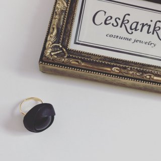 Black flower corsage ring