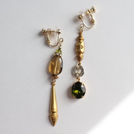 Vintage Kahki glassstone&beerquartz asymmetry earring(pierce)
