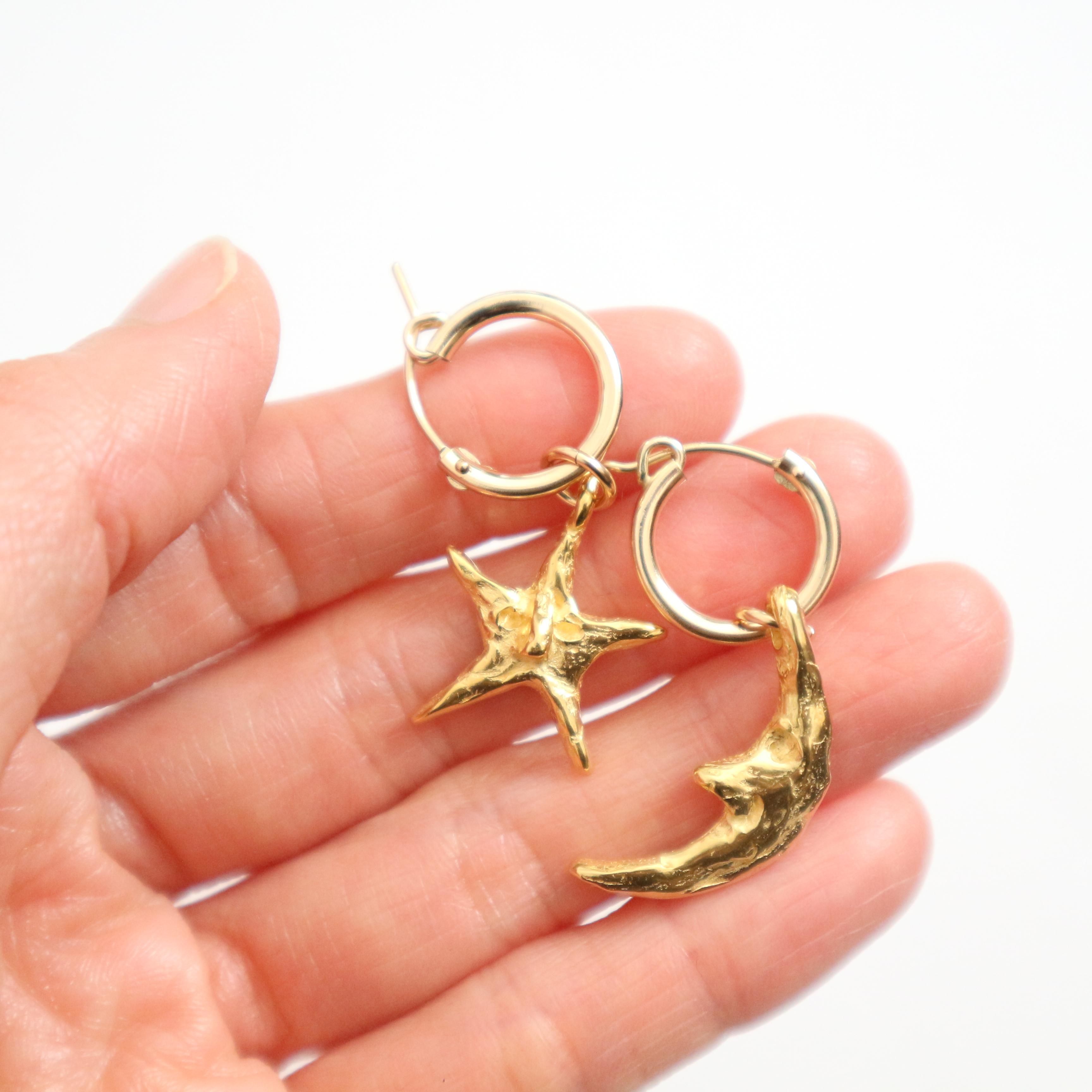 顔のある月と星のフープピアス