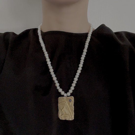 Geoglyph pearl necklace