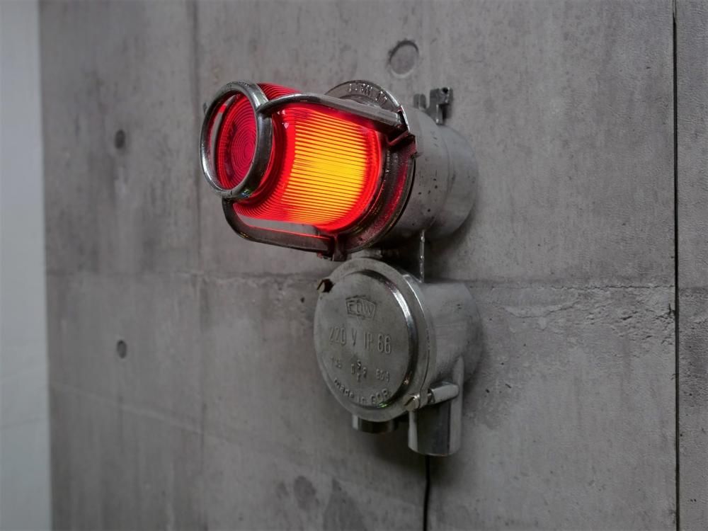 ɥ EOW wall lamp red color glass<img class='new_mark_img2' src='https://img.shop-pro.jp/img/new/icons5.gif' style='border:none;display:inline;margin:0px;padding:0px;width:auto;' />