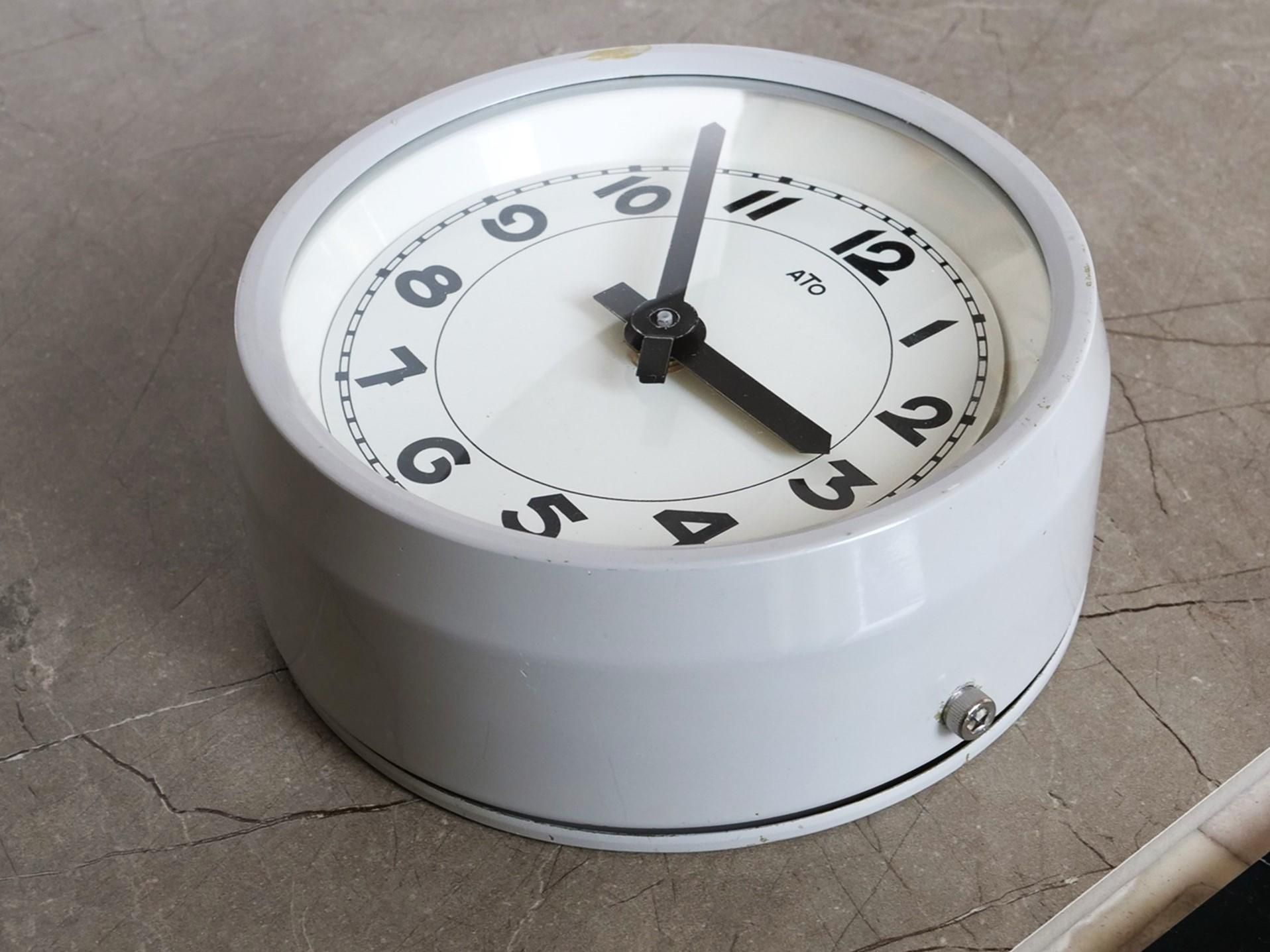 Wall clock “ATO”レオン・アト